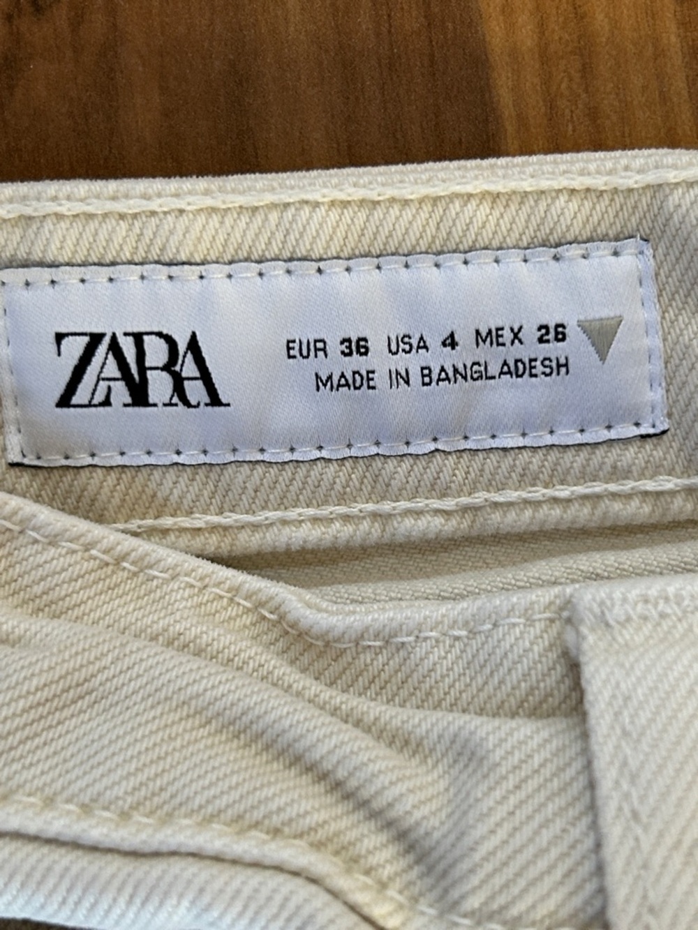 Zara Off-White Capri Jeans - Picture 2 of 8